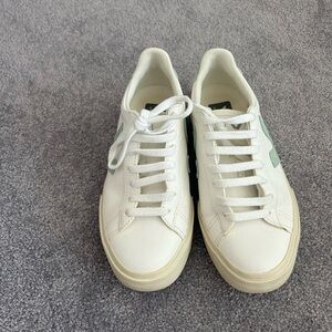 Veja Women’s Campo Sneaker in Sage Green